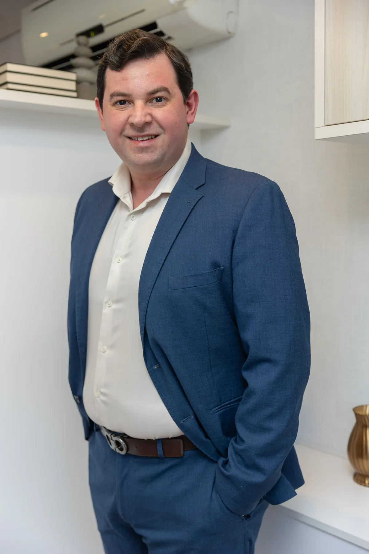 Dr. Marcelo Acosta em seu consultório em São Paulo